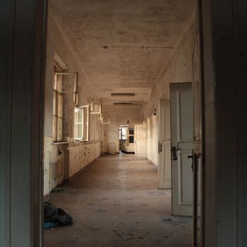 Verlassene Schule der tschechischen Minderheit im Grenzgebiet 2023