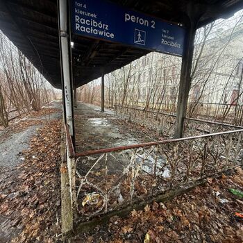 Sedím na kolejích, které nikam nevedou