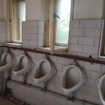 Opuštěná škola / internát