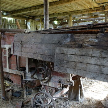 Rozpadající se statek.