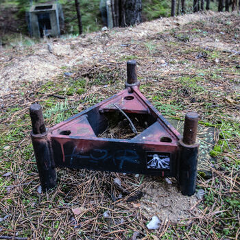 Velitelské stanoviště, bunkry a otevřené pozice s opravdu skvělými graffiti