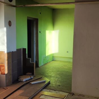 Abandoned farm building_2025