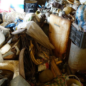 Hájovna ve stráni.