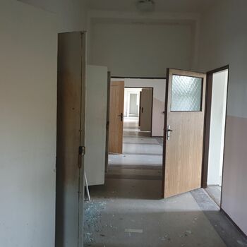 interiér nábytek místnost dveře dům domácí moderní posuvné dveře skříň podlaha