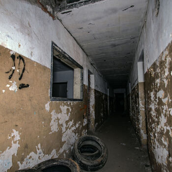 Velitelský bunkr na letišti, starý a nový