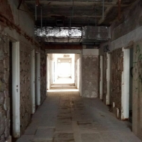 Bývalá poliklinika a sovětská nemocnice 2021