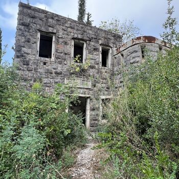 Bunkr pro ponorky Černá hora 2024