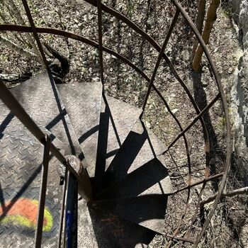 Filmkulissen im Steinbruch