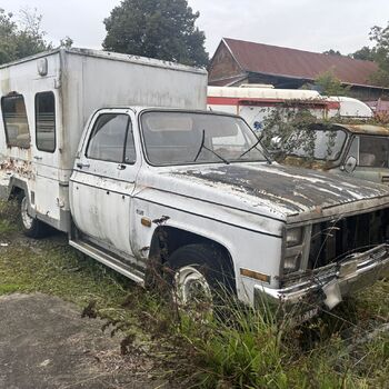 Der bekannte Friedhof der Krankenwagen