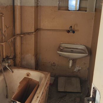 Abandoned farm building_2025