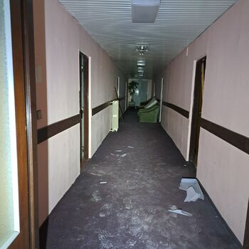 Opuštěný turistický hotel Opuštěný turistický hotel