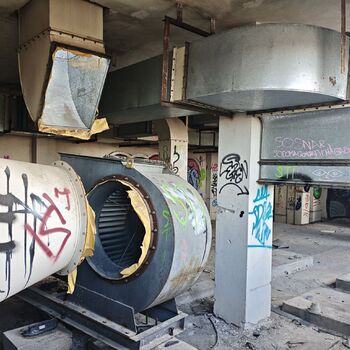 Proč to nedostavěli? Opuštěná železniční poliklinika...