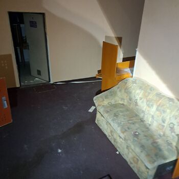 Opuštěný turistický hotel Opuštěný turistický hotel