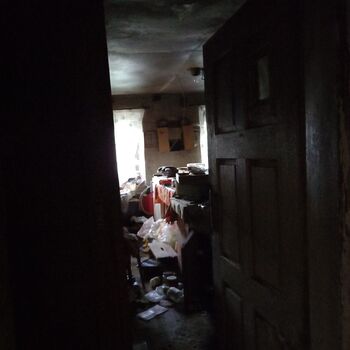 Das Haus, in dem alles hinterlassen wurde Das Haus, in dem alles hinterlassen wurde