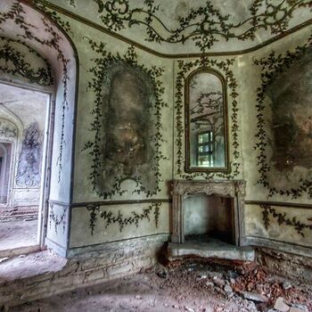 baufälliges Schloss