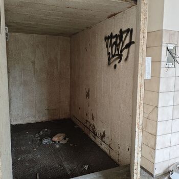 Kdo se tady léčil? Opuštěná psychiatrická léčebna...