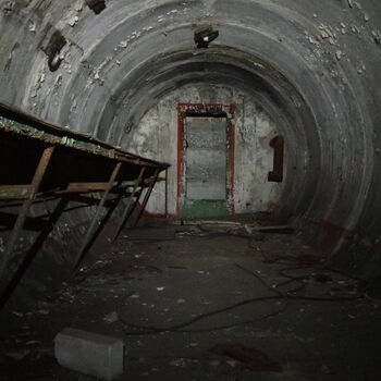 Buňka Trezor tunel Architektura střecha staré budova suterénu Buňka Trezor tunel Architektura střecha staré budova suterénu
