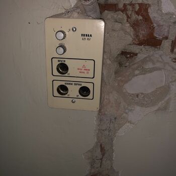 tlačítko zařízení