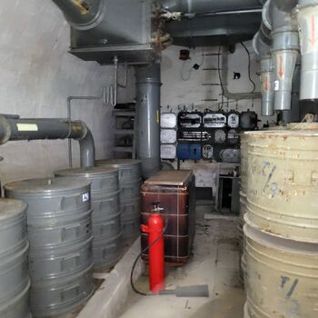 Už se setmělo venku je úplněk.