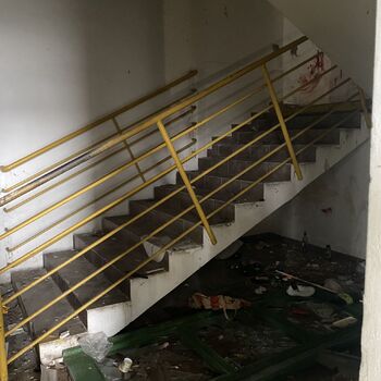 Abandoned building - unknown previous purpose