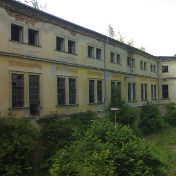 Opuštěný zámek s kaplí na Moravě Opuštěný zámek s kaplí na Moravě