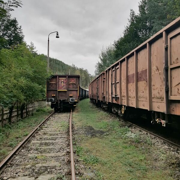 Opuštěná stanice s odkladištěm nákladních vlaků