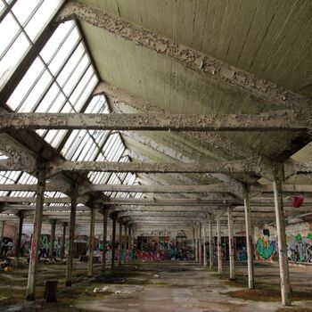 Továrna na tkaní z umělého hedvábí podšívkových materiálů