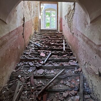 Tvrz přestavěná na zámek