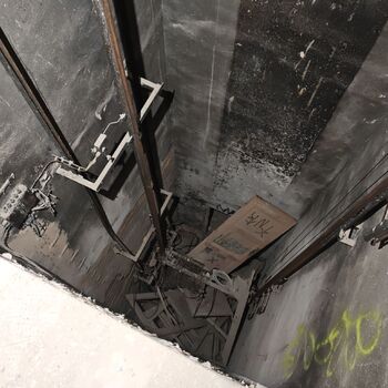 Chátrající léčebna a střet s nečekanými návštěvníky...