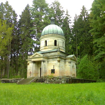 Mausoleum im Jeseníky-Gebirge