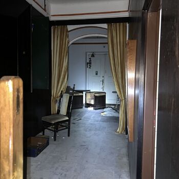 Opuštěný zámek/hotel