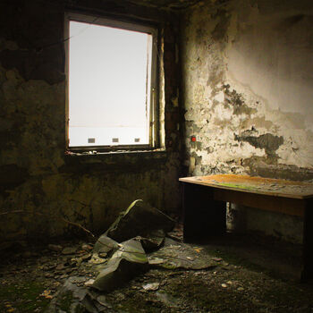 Haly plné tajemství... Opuštěná fabrika