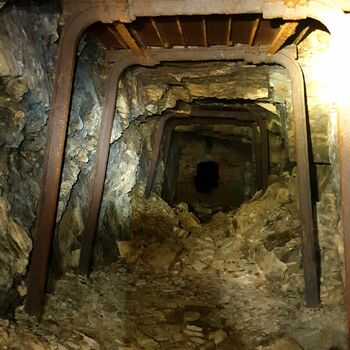 tunel chodba průchod