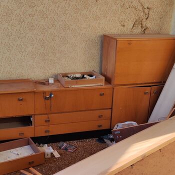 Abandoned farm building_2025