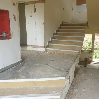 tread structural member support device