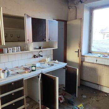 Abandoned farm building_2025