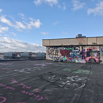 Proč to nedostavěli? Opuštěná železniční poliklinika...