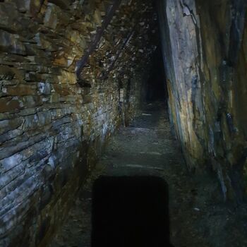 Buňka jeskyně kámen