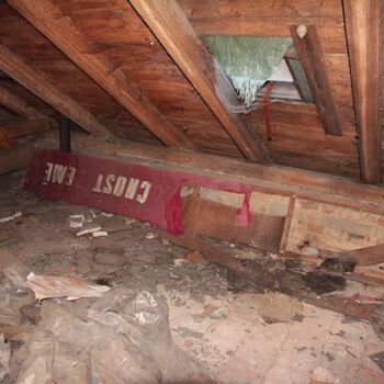 Verlassene Schule der tschechischen Minderheit im Grenzgebiet 2023