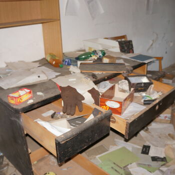 stůl tabulka nábytek