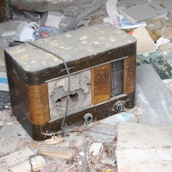 Opuštěný venkovský statek.