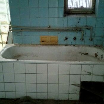 bathtub bathroom vessel room interior bath tub toilet clean home house tile