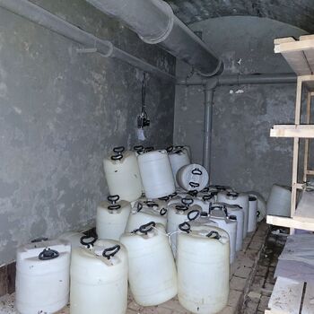 Už se setmělo venku je úplněk.