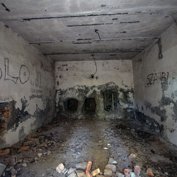 Velitelský bunkr na letišti, starý a nový