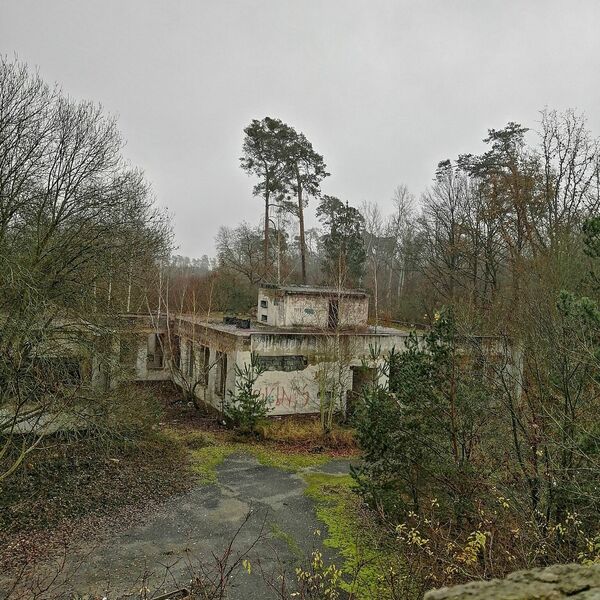 Vojenský prostor s vysílacím střediskem v podzemí