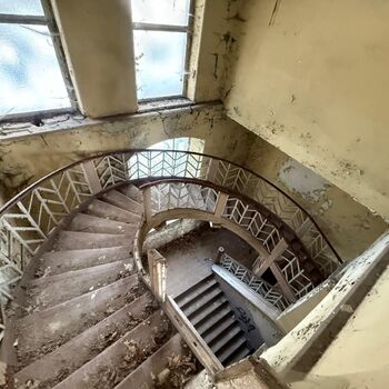 Palác u tlustého pána & přilehlý kolchoz