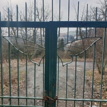 fence barrier obstruction structure