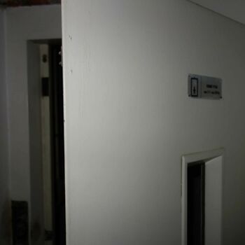 interiér místnost dveře zeď