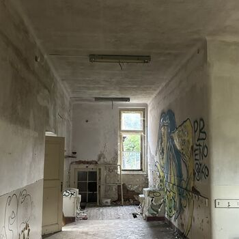 ᴀʙᴀɴᴅᴏɴᴇᴅ ꜱᴄʜᴏᴏʟ