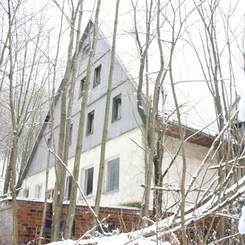What is this place? An abandoned hotel?